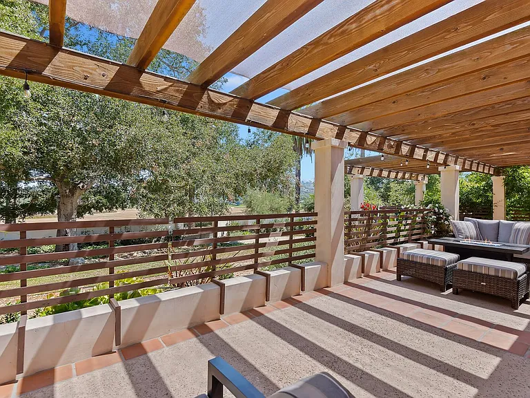 525 Las Palmas Dr — Photo 14