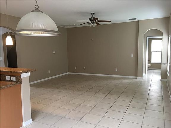5th image of 9813 Jasmine Brook Cir