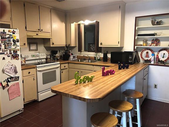 3rd image of 6642 Pinebrook Dr