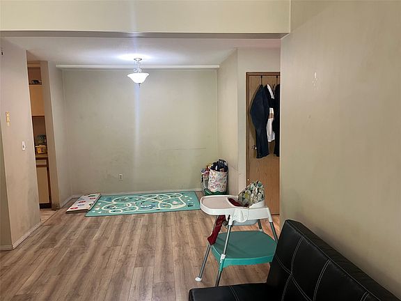 5th image of 44 Whiteshield Cres S #703