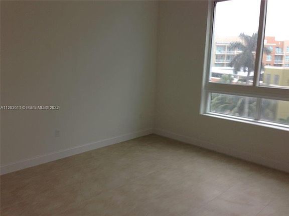 3rd image of 1900 N Bayshore Dr APT 714