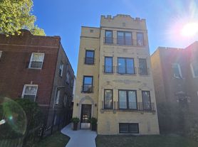 5759 N Washtenaw Ave, Chicago, IL