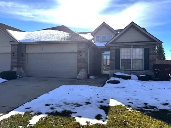 9989 Settlers Ct, Saint John, IN 46373