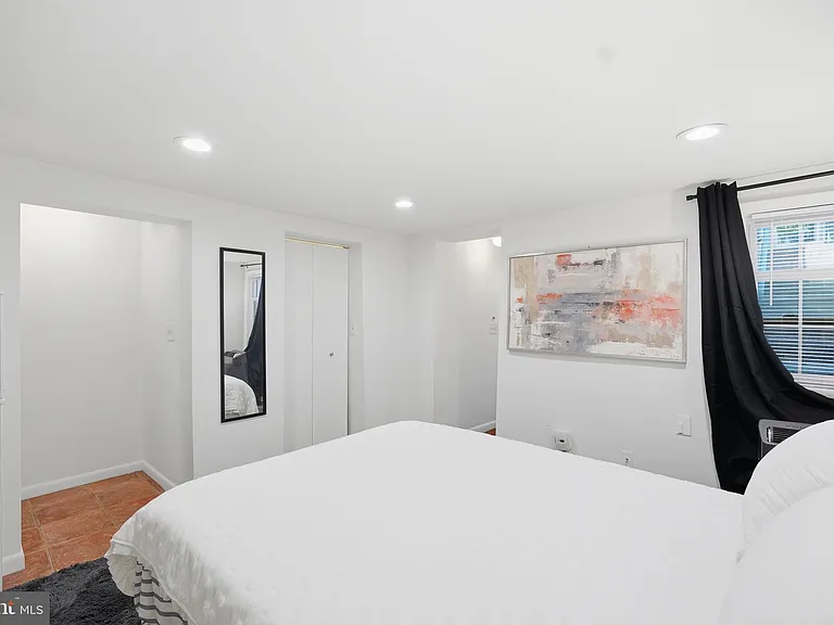 708 I St SE #B — Photo 16