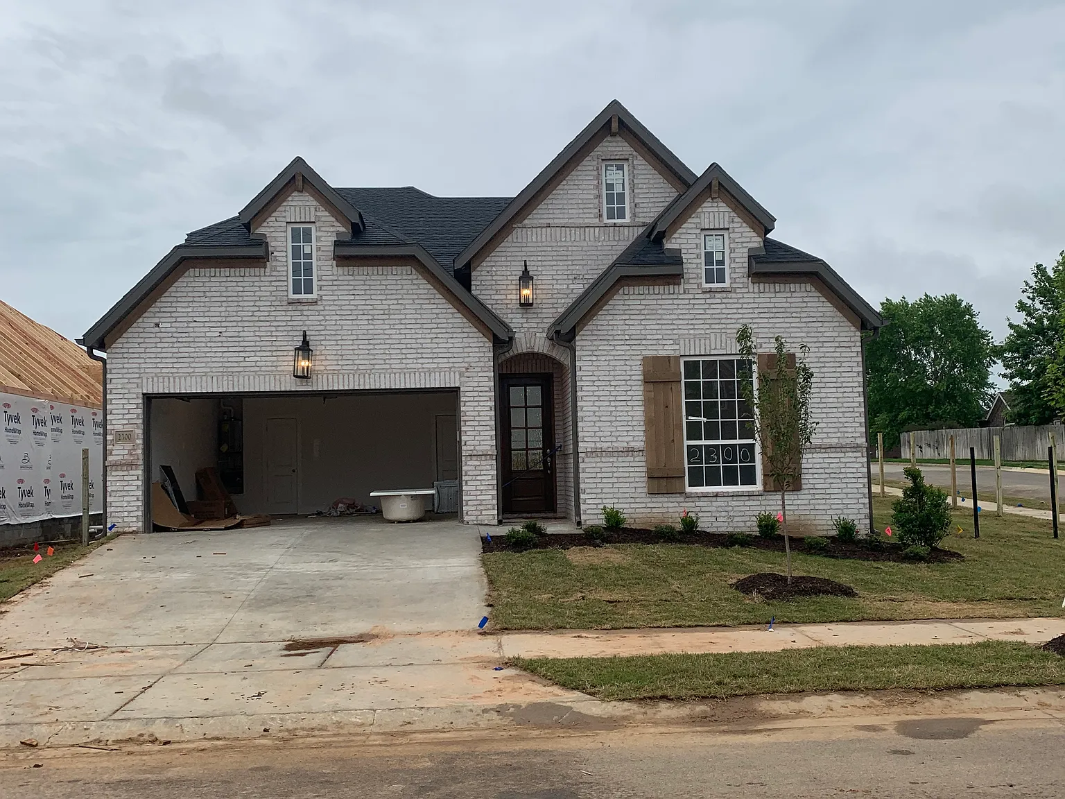 4 bed, 2406 sqft, $2,995 — Photo 2