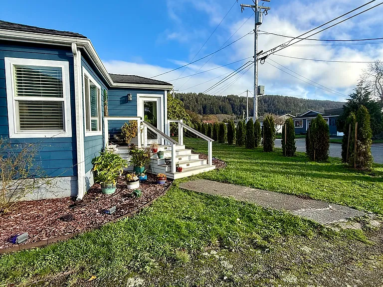 2440 Maher Ave — Photo 2