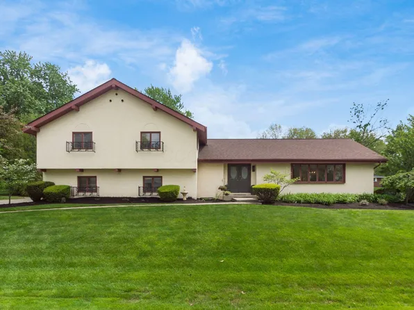 240 Old Trail Dr, Columbus, OH 43213