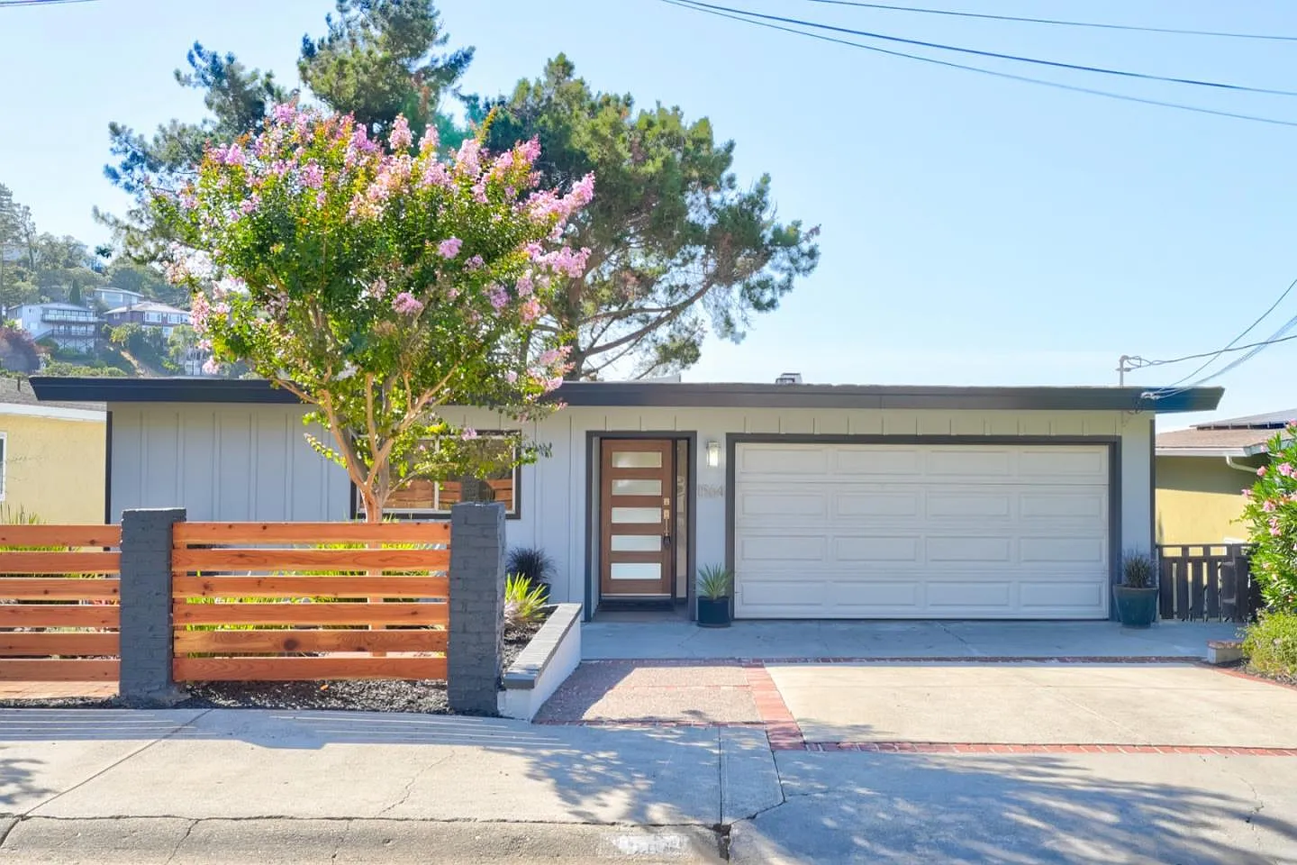 1564 Winding Way photo 1