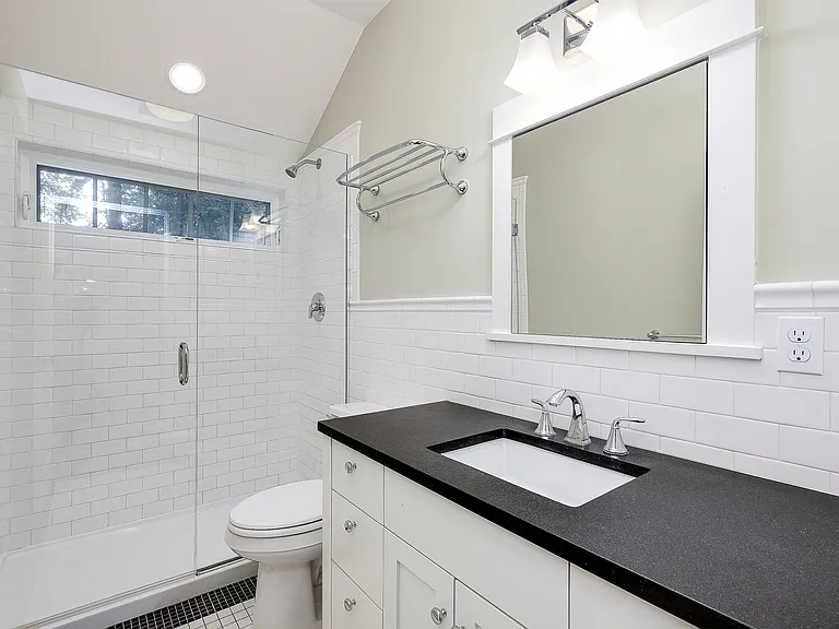 8013 NE Bucklin Hill Rd — Photo 24
