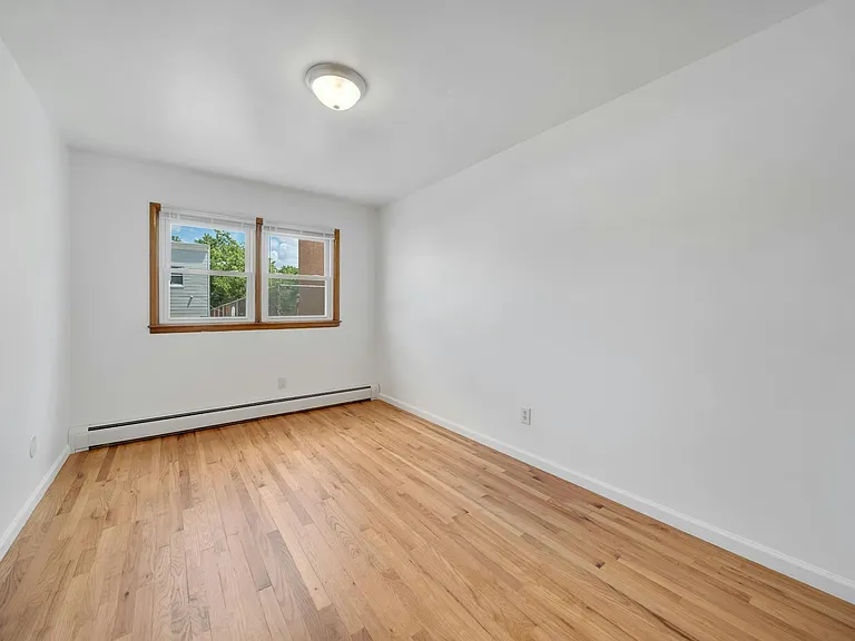 122 Graham St #3 — Photo 8