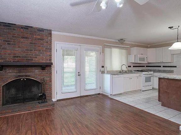 4th image of 12654 Forestedge Dr
