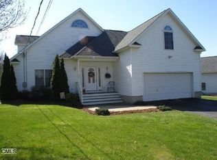 30 Middlebrooks Ave, Trumbull, CT 06611