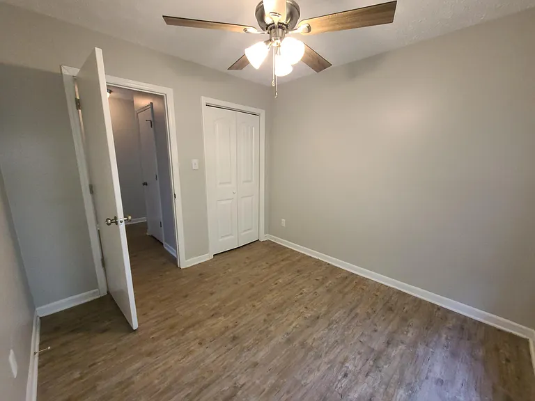 533 Hollyberry Ln — Photo 20