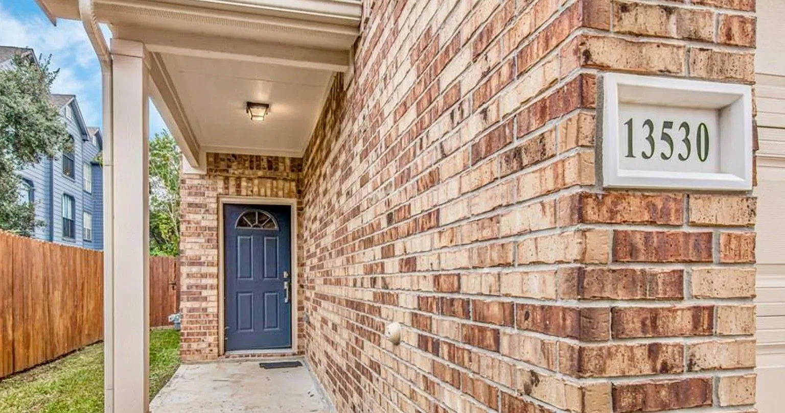 3 bed, 2.5 bath, 1604 sqft, $1,996 — Photo 2