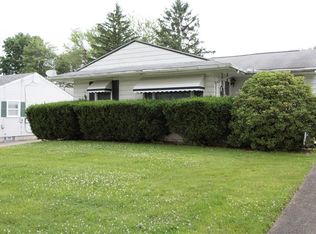 645 Burdie Dr, Hubbard, OH