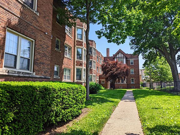 2nd image of 3541 N Meridian St APT 208