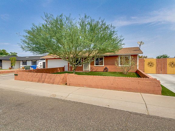 3rd image of 10830 W Calle Del Sol