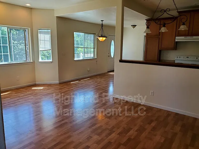 1247 NE Williams St — Photo 3