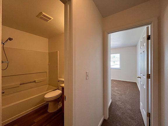 5th image of 595 Sunny Ln Unit D