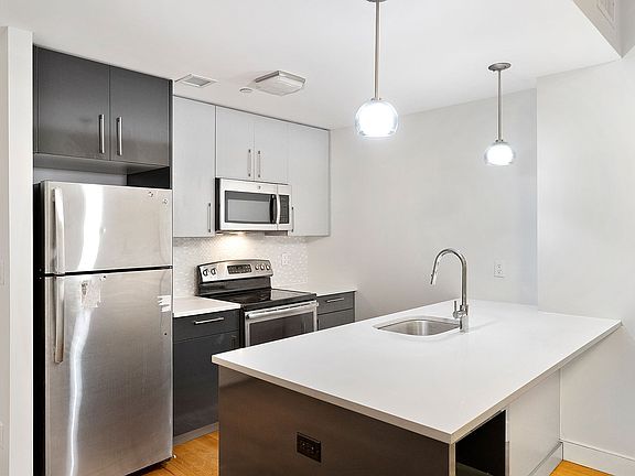 4th image of 2727 Henry Hudson Pkwy W #208