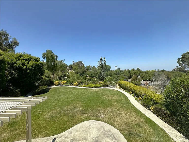 26543 Academy Dr — Photo 42