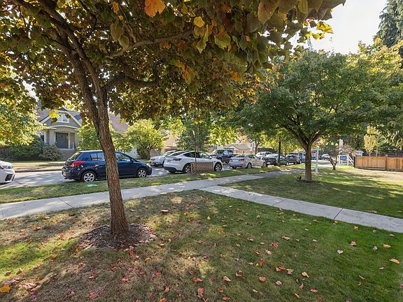 3rd image of 2533 Kitchener St