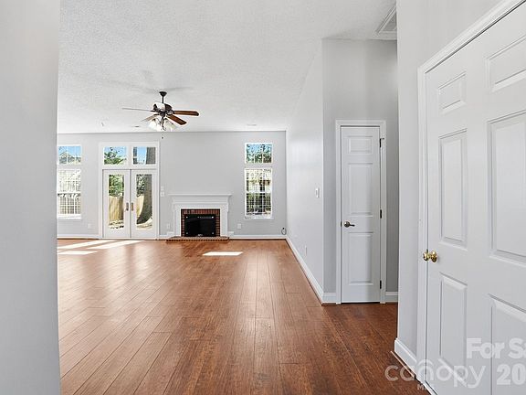 3rd image of 6119 Park Hill Rd