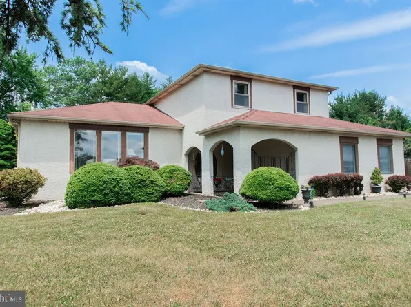 10 Raffaella Dr, Holland, PA 18966