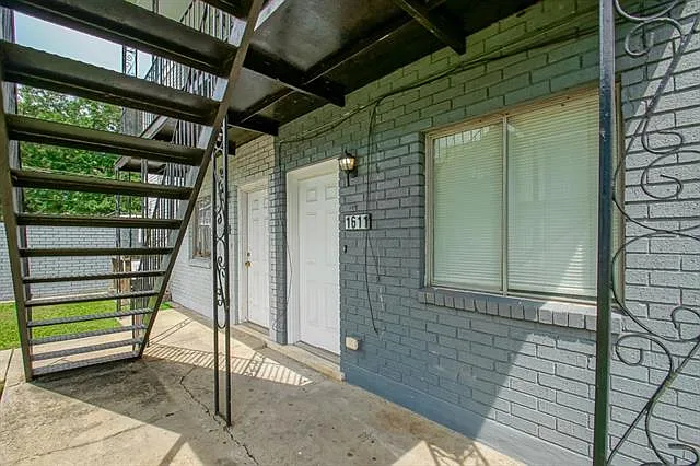 2 bed, 1.0 bath, 725 sqft, $1,200 — Photo 3