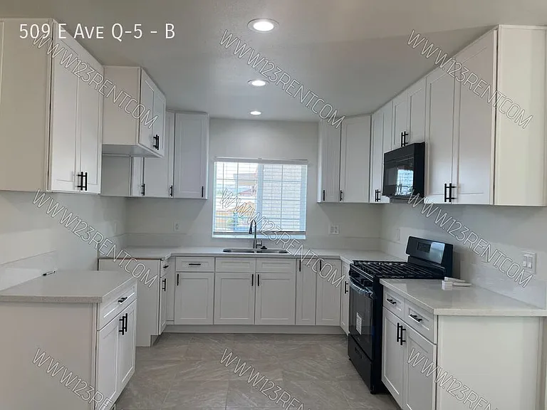 509 E Avenue Q #5-B — Photo 10