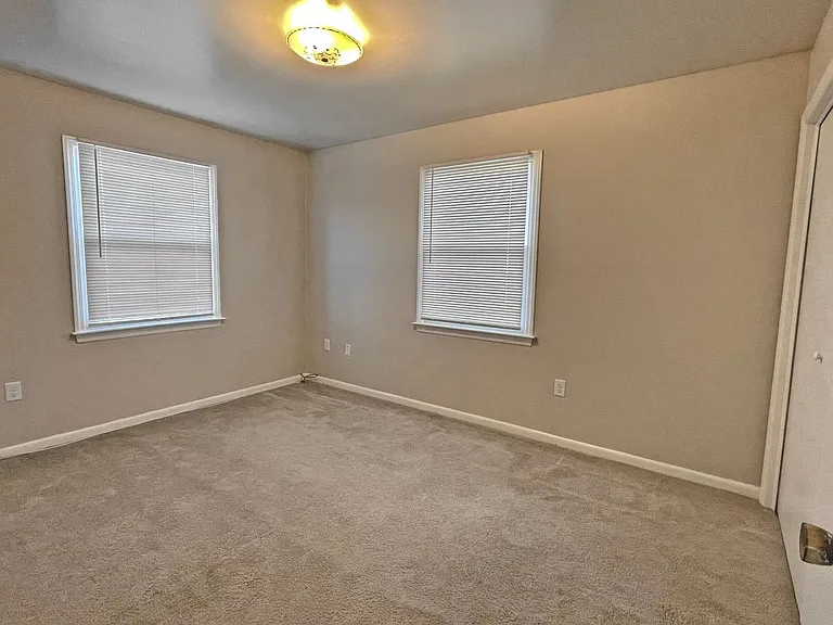 5631 Lancaster St — Photo 3