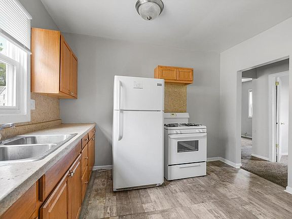 4th image of 958 Bates St SE #1