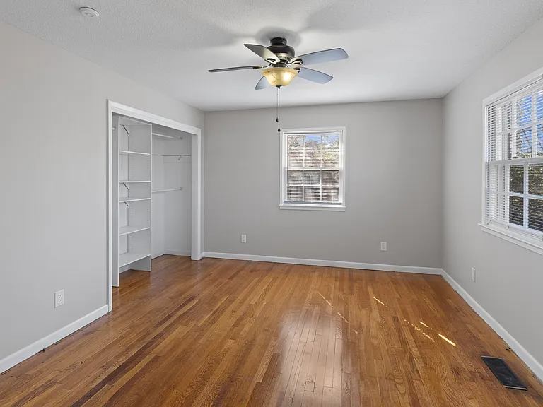400 Hallmark Rd — Photo 32