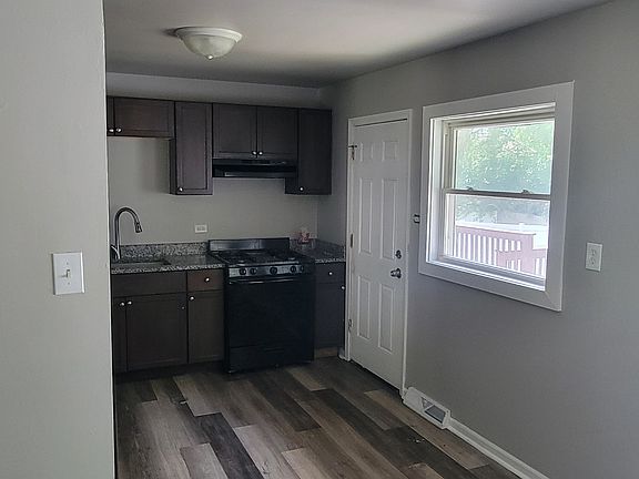 3rd image of 762 Notre Dame Dr