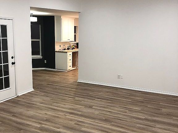 2nd image of 1103 Deer Ct