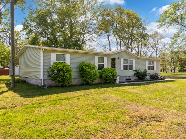 104 S Wells St, Du Quoin, IL 62832