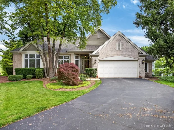 7 Castle Pines Ct, Lake In The Hills, IL 60156