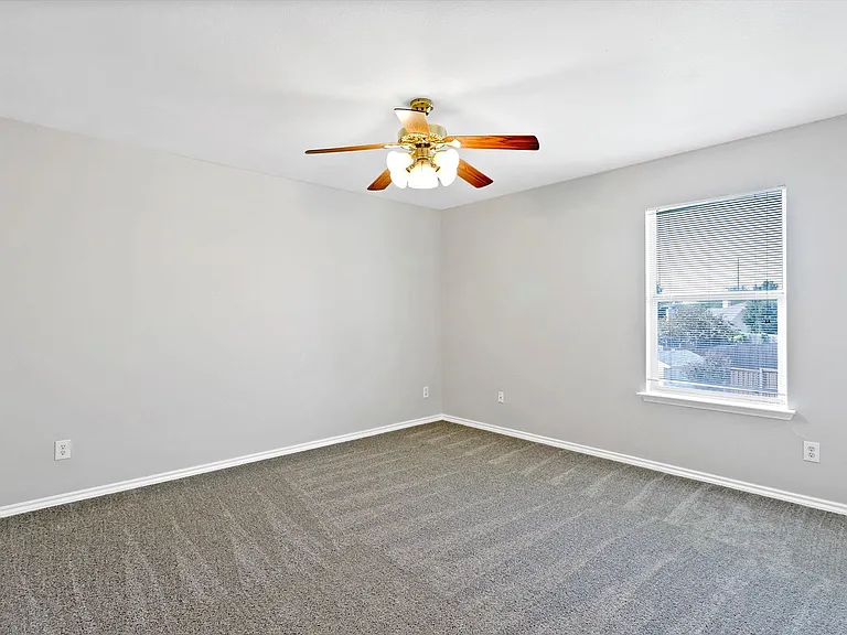 3803 Farmington Dr — Photo 10