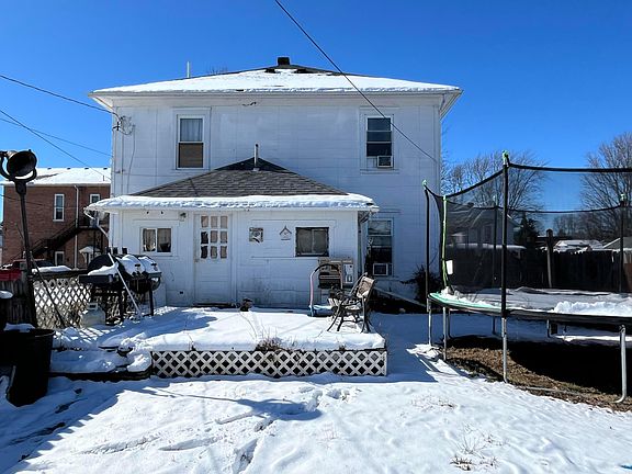 4th image of 103 Washington St