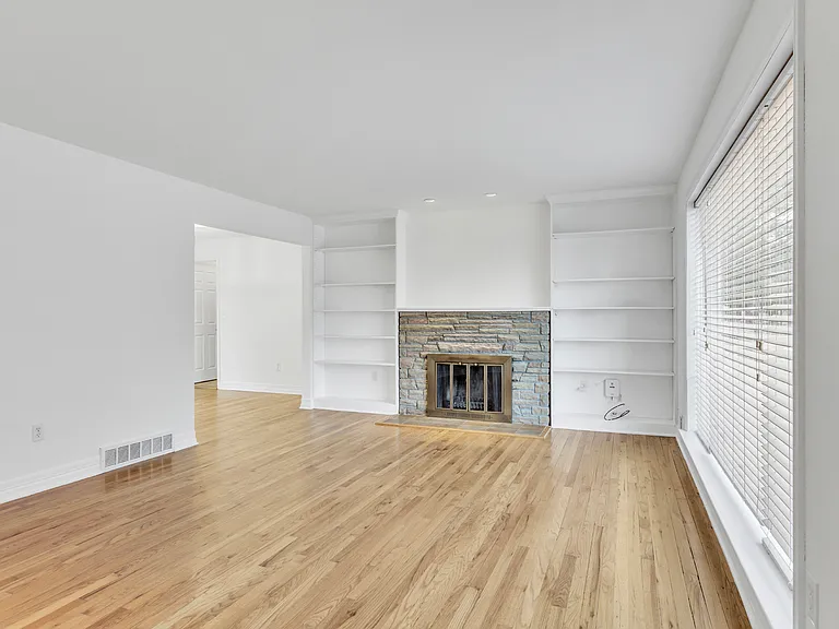 437 S Lamar St — Photo 23
