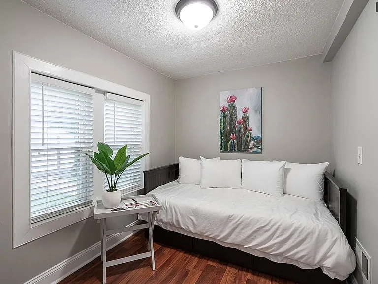 6723 Glades Ave — Photo 7