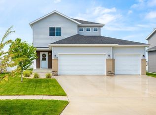 833 Albert Dr W, West Fargo, ND 58078