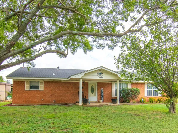 1909 4th St, Brownwood, TX 76801