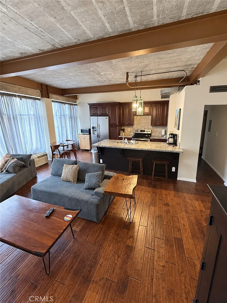 2 bed, 820 sqft, $2,800 — Photo 1