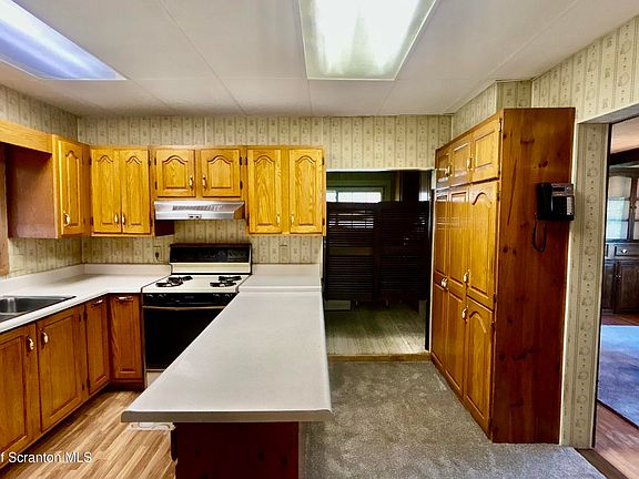 5th image of 173 Dundaff St