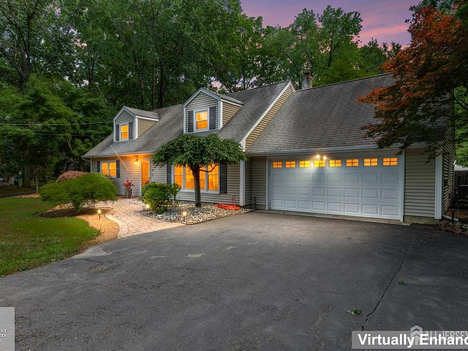 1st image of 4 Garvey Dr