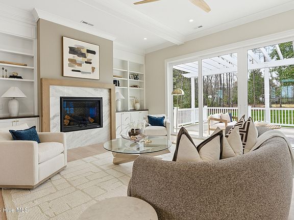 3rd image of 137 Great Oak Drive