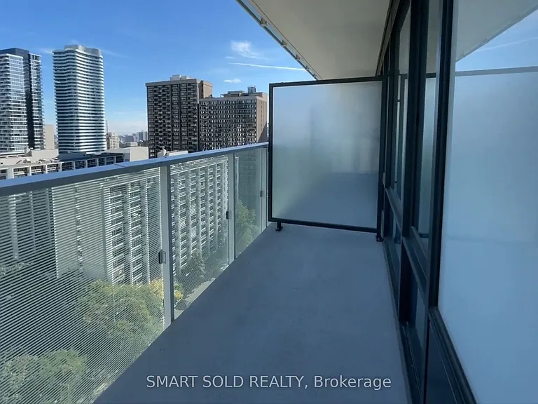 501 Yonge St #1105 — Photo 13