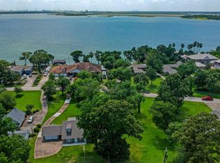 115 N Burnett Dr, Baytown, TX 77520