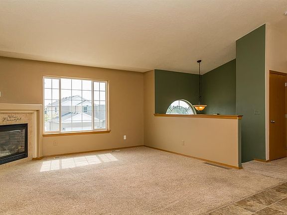 4th image of 805 E Angie Ave